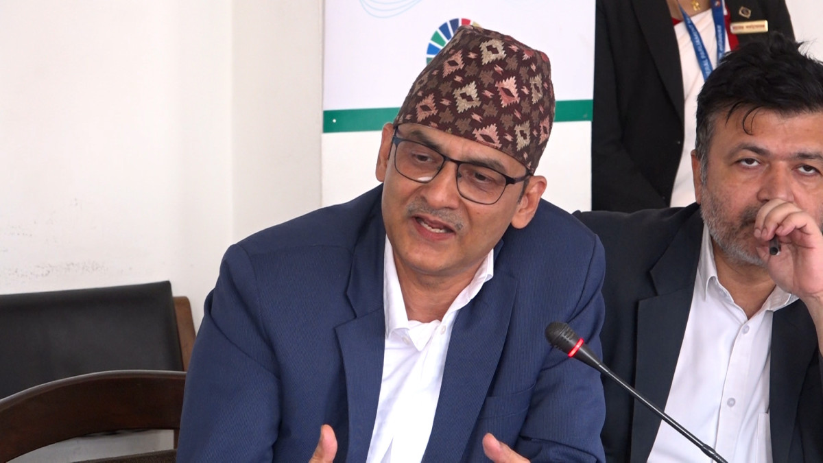 स्वास्थ्य बीमामा देखिएको अनियमितता र दुरुपयोग रोक्दैछौँः स्वास्थ्यसचिव देवकोटा